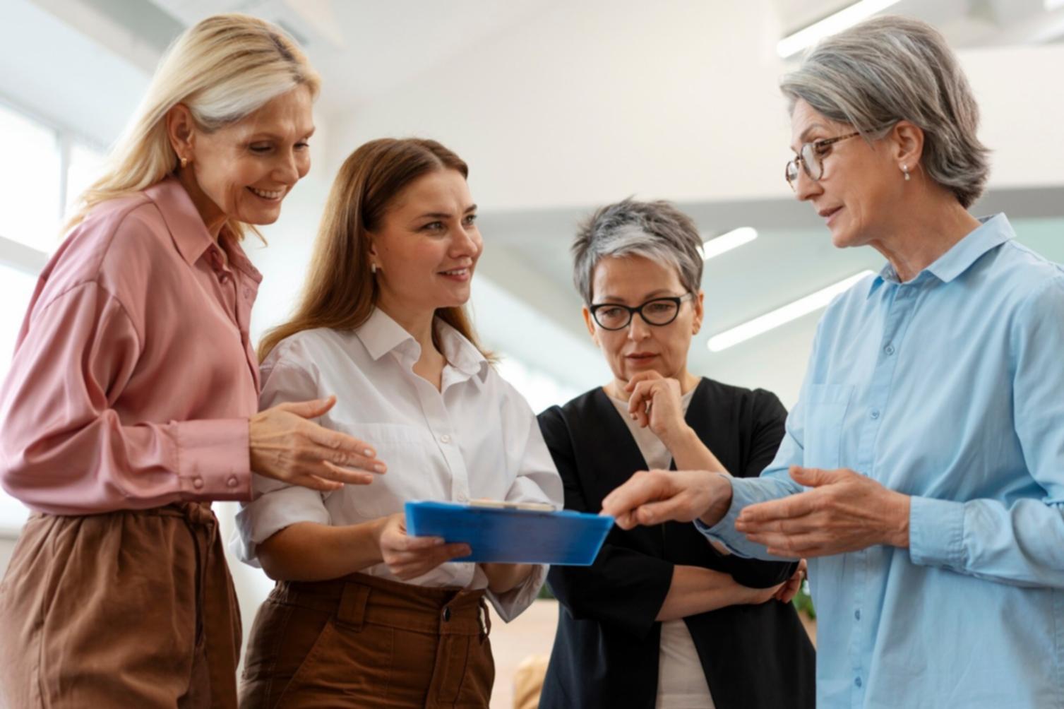 Session de formation interactive avec des professionnels analysant des données financières